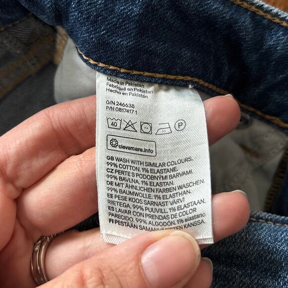 H&M Size 2 High‎ Rise Frayed Hem Cut Off Jean Shorts Medium Wash Denim Blue - Picture 4 of 7